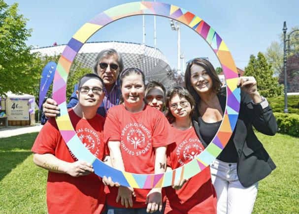 Nadia Comăneci și Ilie Năstase sprijină delegația României la Jocurile Mondiale de Vară Special Olympics 2015
