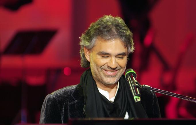 Andrea Bocelli cântă în Piața Domului din Milano