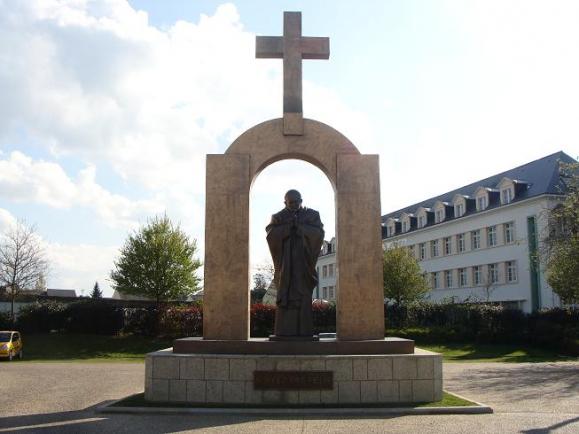 Statuia Papei Ioan Paul al II-lea va fi retrasă dintr-un oraș din Franța