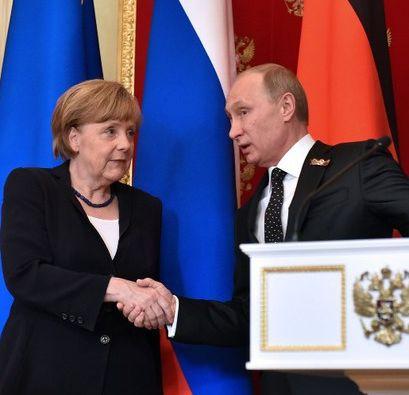 Angela Merkel la Moscova: Vizită tensionată, Putin pune ”paie pe foc”