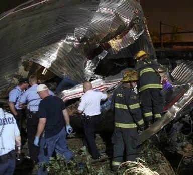 Un tren a deraiat în Philadelphia: Zeci de răniți (VIDEO)