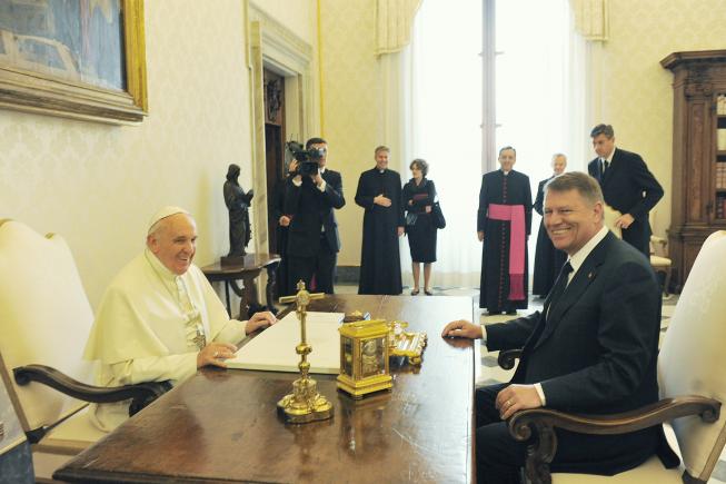 Papa Francisc va veni în România