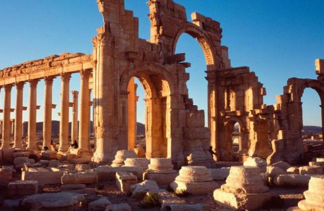 Aproape de O CATASTROFĂ INTERNAŢIONALĂ. ISIS a ocupat o parte din oraşul antic Palmyra