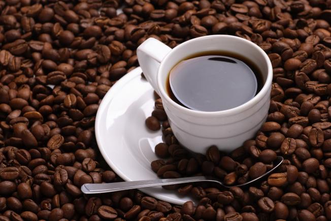 Cafeaua, inamicul disfuncţiei erectile. Două ceşti pe zi îi vin de hac
