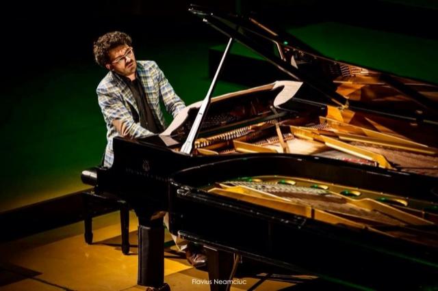 Pianistul Teo Milea a decis să plece definitiv în Canada