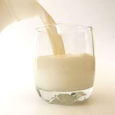 De ce laptele este excelent pentru copii, bun pentru adolescenţi, dar mai puţin recomandat adulţilor   