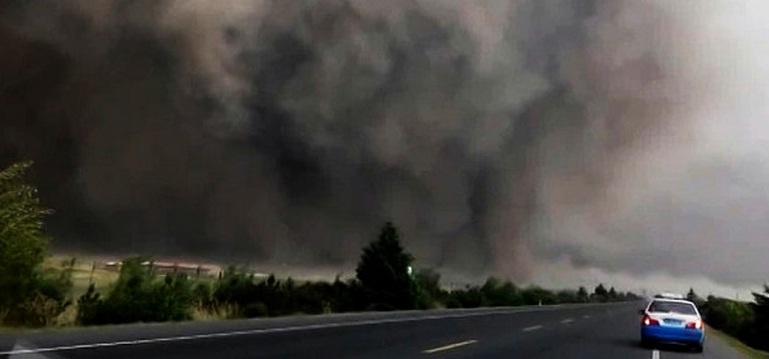 Tornadă GIGANTICĂ în nord-estul Chinei! Imaginile dezastrului, difuzate de televiziunile locale (VIDEO)