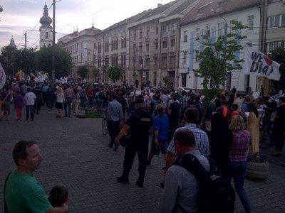 Proteste la București și Cluj: Oamenii cer ca Ponta să ”se ducă după Ioan Rus”