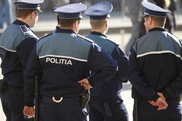 SEMNAL DE ALARMĂ: Patru poliţişti s-au sinucis în două săptămâni. Sindicaliştii propun programe anti-stres. De ce se tem PURTĂTORII DE ARME de psihologi 