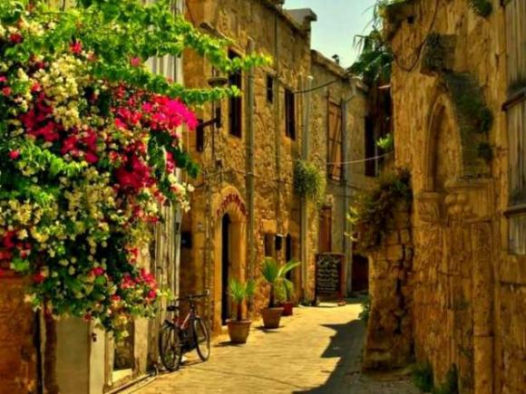 Vrei o locuință? Un primar din Sicilia oferă case gratuit
