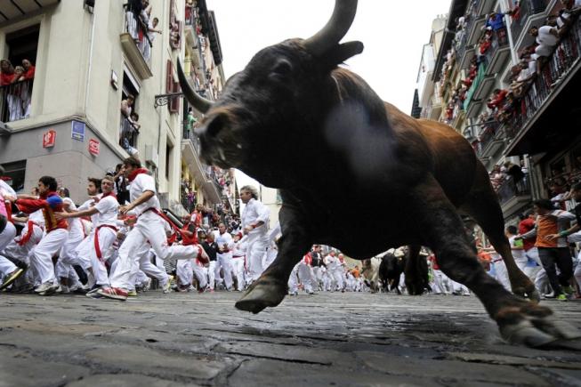 Faimoasa cursă de tauri de la Pamplona face victime, din nou