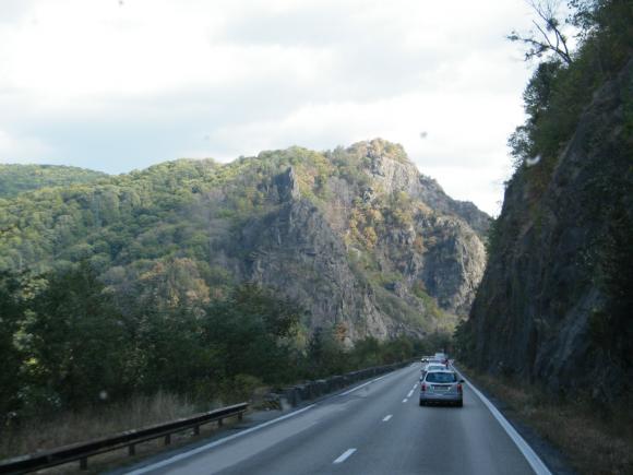 Autostrada Sibiu – Piteşti mai aşteaptă! Cum plănuieşte CNADNR să „relexeze” traficul pe Valea Oltului