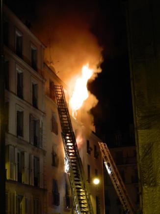 Incendiu criminal la Paris: Suspectul, inculpat și încarcerat