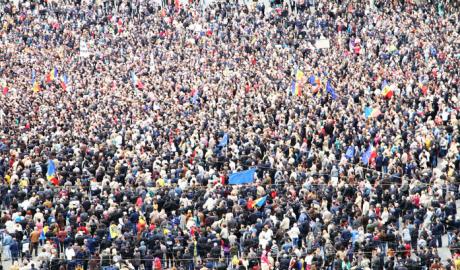 Protest de amploare azi la Chişinău. Pentru a nu fi implicaţi, Loredana şi Ştefan Bănică jr. renunţă la concerte