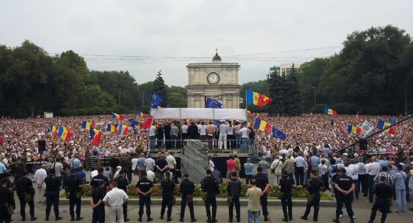 Vrem ţara înapoi! Ce vor protestatarii de la Chişinău