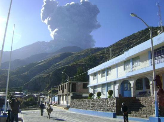 Peru se pregătește de o erupție vulcanică. Ubinas a început să arunce cenușă pe o rază de zece kilometri