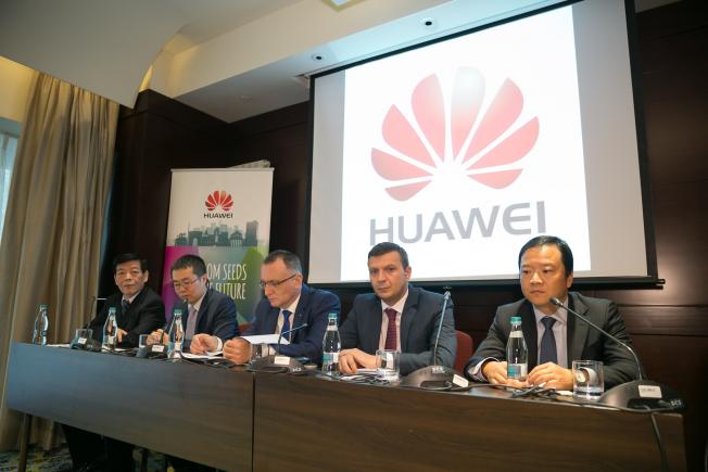 Un internship la Huawei le-a deschis o ușă. Aventura chinezească a opt studenți români