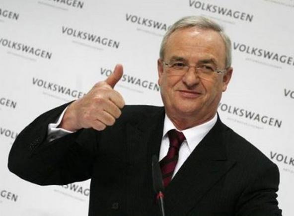 Martin Winterkorn, directorul general Volkswagen, a demisionat. Compania vrea un nou şi sincer început