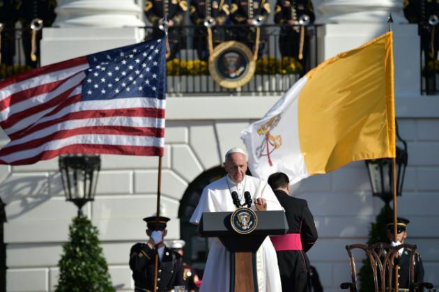 Papa Francisc lui Obama: Am venit „ca fiul unei familii de emigranţi”