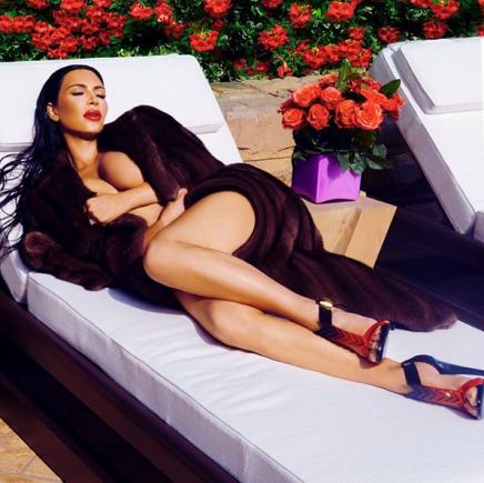 Kim Kardashian este adepta latexului. Imagini provocatoare de la ultima şedinţă foto