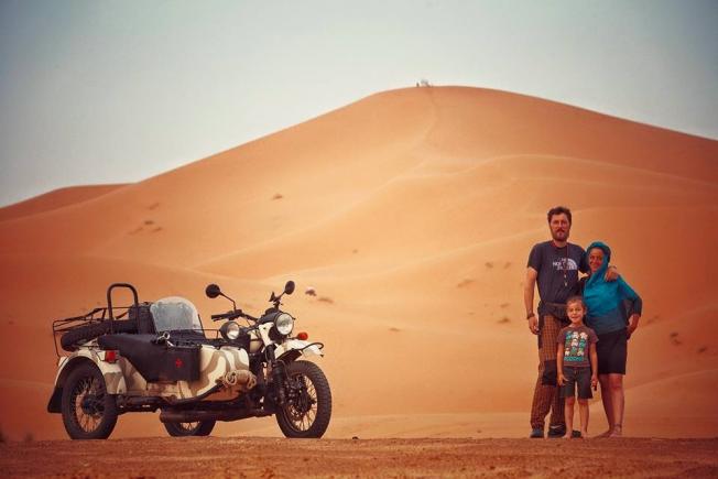 Mihai Barbu s-a reîntors în România după ce a făcut turul Europei cu o motocicletă cu ataș, alături de soție și copil
