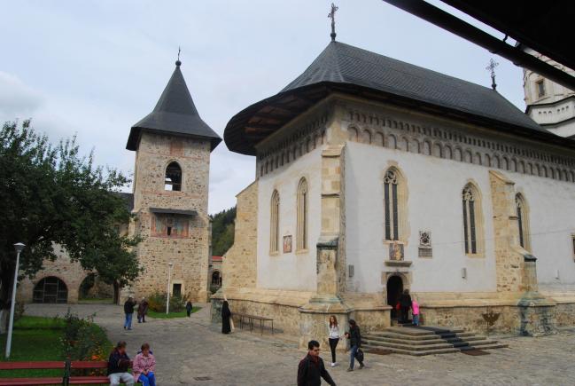 Redescoperă România. De la Mânăstirea Bisericani la Mânăstirea Bistrița