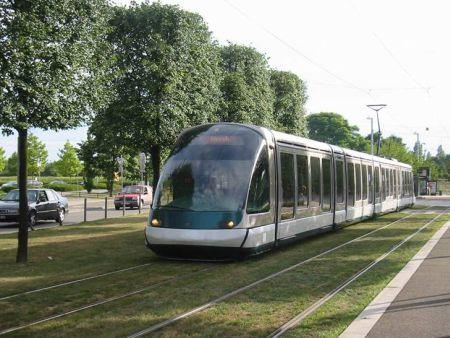 Un tramvai numit Bonjour sau cum reuşeşte un vatman să-i învelească pe călători