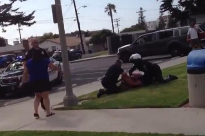 Femeie încătușată și bătută de POLIȚIE în fața copiilor ei. Pentru că nu purta centura de siguranță! (VIDEO)