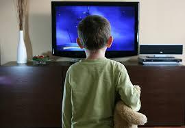 Căderea televizoarelor peste copii: 96% dintre aceste accidente sunt traumatisme craniene mortale