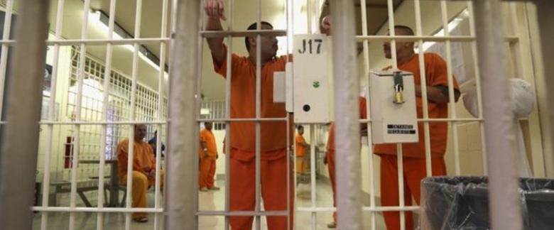 PREMIERĂ în istoria SUA: Mii de deţinuţi, ELIBERAȚI din închisorile federale! Motivul invocat de autoritățile americane
