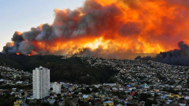 COD ROȘU de incendiu în portul Valparaiso din Chile (VIDEO)