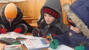 ULUITOR! Şcolile româneşti au căldură şi electricitate dar, în schimb, nu mai au gîndaci şi şobolani! 