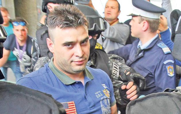 „Academia Infractorilor români“, OASE RUPTE, CAZNE, CREIERE SPĂLATE. Cum îşi teroriza „comandantul“ RECRUŢII