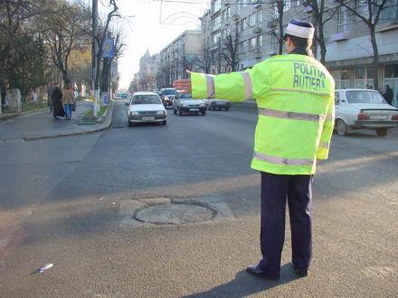 Polițist rutier, lovit cu mașina de un șofer neatent. Omul legii este în stare critică la Spitalul Județean din Craiova