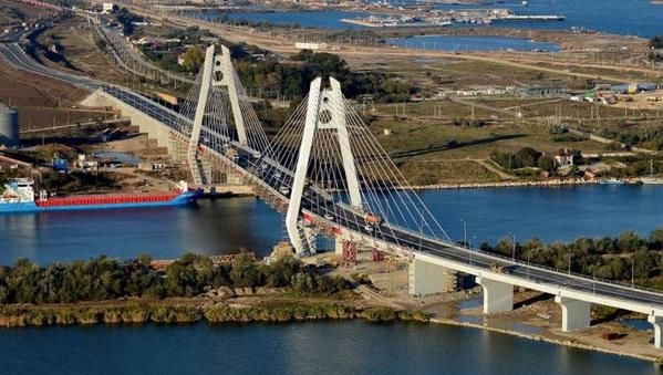 Noul pod rutier peste Canalul Dunăre - Marea Neagră a fost DESCHIS circulaţiei