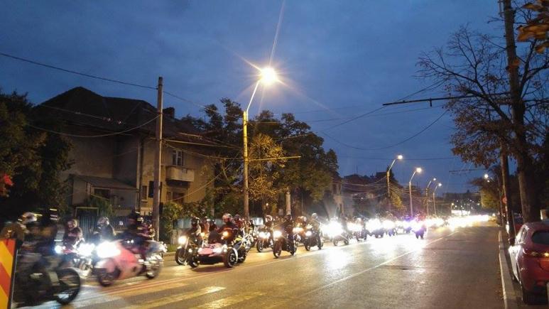  Motocicliștii au aprins lumânări la locul unde a murit Bogdan Gigină
