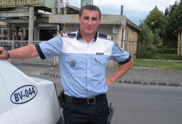 POLIŢISTUL-„SCRIITOR“, Marius Godina, INDIGNAT într-o postare pe Facebook : „Spui ca nu l-a obligat nimeni pe Bogdan să meargă spre moarte (...)?“