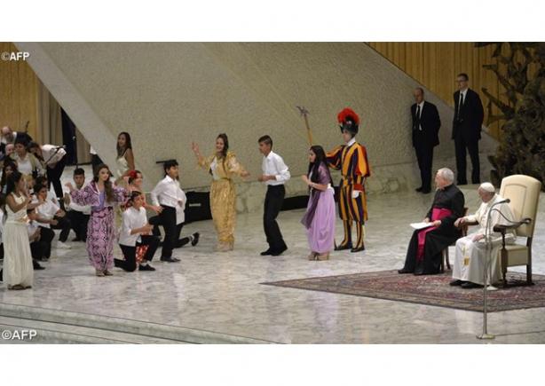 Vatican: 5.000 de țigani din întreaga lume, primiți de Papa Francisc