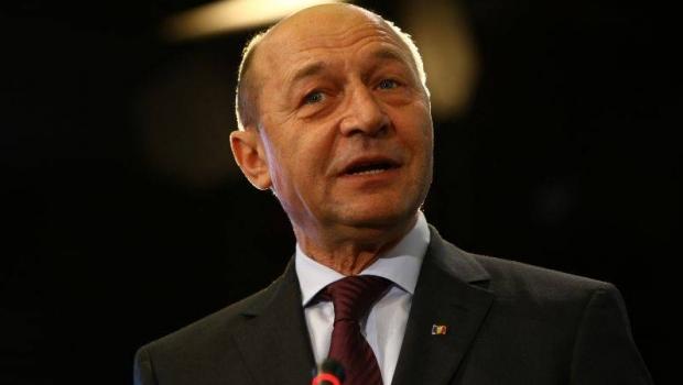 MESAJUL lui Traian Băsescu după atentatele din Paris: „Dragă Stat Român, Te rog din suflet, oricît te-ar presa politrucii europeni (..) nu accepta...“