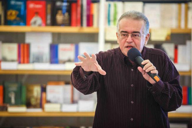 Dan C Mihăilescu și „Omul care aduce Cartea” dispar în 2016 din grila ProTV