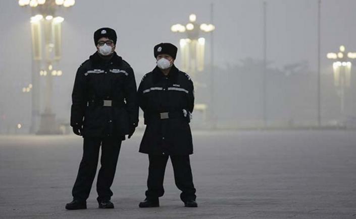 Premieră în capitala Chinei. Autoritățile au emis COD ROȘU de poluare! Oamenii, sfătuiți să nu iasă din case