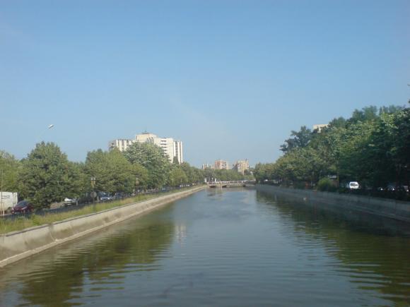 Bucureşti: Trafic închis între Podul Eroilor și Carol Davila, din cauza surpării terenului 