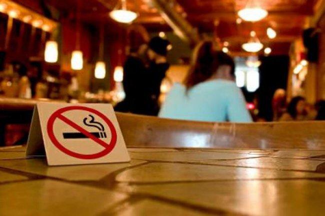 Lovitură! Contestație la CCR privind interzicerea fumatului