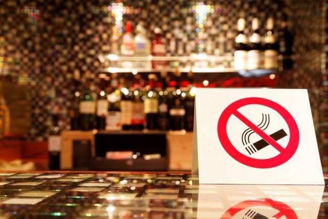 Contestaţia pe legea anti-fumat va fi discutată de CCR la 27 ianuarie