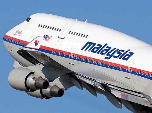 Un pilot al Malaysia Airlines şi-a dat seama după 8 minute că zboară într-o direcţie greşită