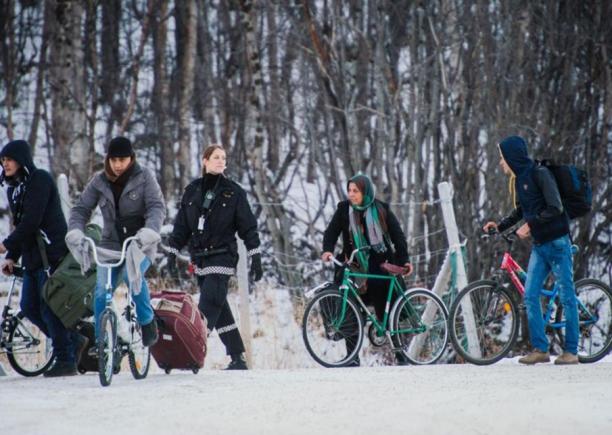 Norvegia Avertizează! Ce se Va Întâmpla cu Imigranții care Intră în Țară pe Biciclete