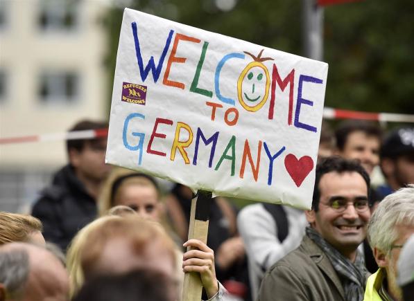 Două sute de refugiați s-au bătut ca chiorii într-o tabără din Germania