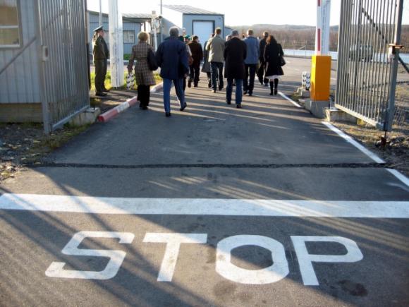 Pe aici nu se trece! Ca să nu le trimită refugiați, Rusia închide granița cu Norvegia