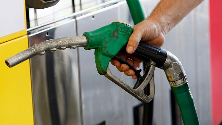 Aproape PATRU MILIOANE DE EURO amendă pentru trei companii care vând benzină și motorină