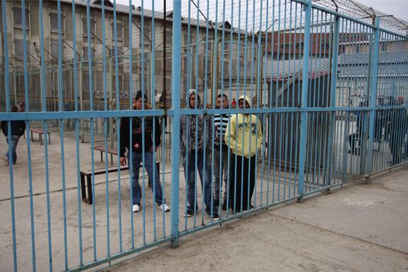 Un fost deținut, eliberat de două zile, prins când încerca să se furișeze în penitenciarul din Focșani